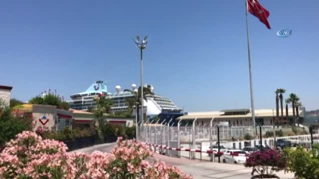 Kuşadası'na 2018 Sezonunun En Büyük Gemisi Yanaştı