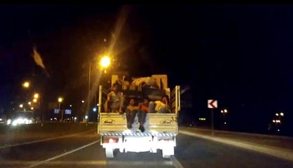 Kamyonet Kasasındaki Tehlikeli Yolculuk