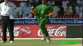 A VERY YOUNG SHOAIB AKHTAR DESTROYS ENGLAND! -MUST WATCH