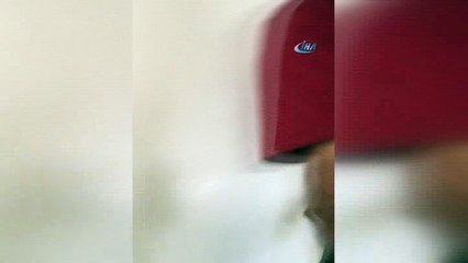 FETÖ'den gözaltına alınan kaymakamı savunan müdür, İHA muhabirine saldırdı