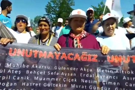 Madımak Katliamı'nın 25'inci yıl dönümünde hayatını kaybeden 37 kişi anıldı: Sivas'ın hesabı sor