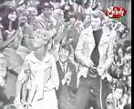 Johnny Hallyday en Folie des Années 60 : Un Medley Inoubliable avec Petula Clark dans un Show Télévisé Mémorable !
