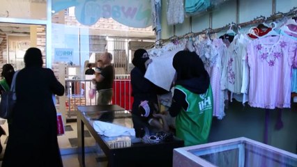 Türkiye'den Afrinli ailelere kıyafet yardımı - AFRİN