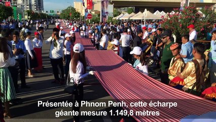 Cambodge: une écharpe tissée longue de plus d'1 km, un record