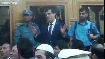 در دادگاه علنی امروز، عبدالرزاق وحیدی وزیر پیشین مخابرات شدیدا اعتراض کرد و گفت: « اینجا که من هستم، باید اکلیل حکیمی می بود.»
