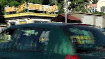 4 kişilik ailenin motosiklet üzerinde tehlikeli yolculuğu