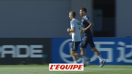 Hernandez s'est contenté de courir avec le kiné - Foot - CM 2018 - Bleus