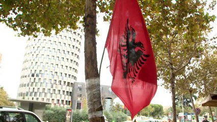 Pa Koment - Festat e Nëntorit, Qeveria “vendos” 5 ditë pushim