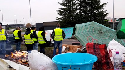Jouy-aux-Arches : les gilets jaunes bien en place à Actisud