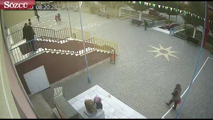 Her sabah Atatürk'ü öpüyor