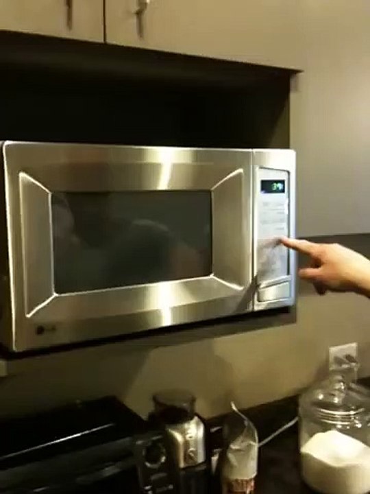 Oeuf au micro-ondes ? Surprise à la sortie !