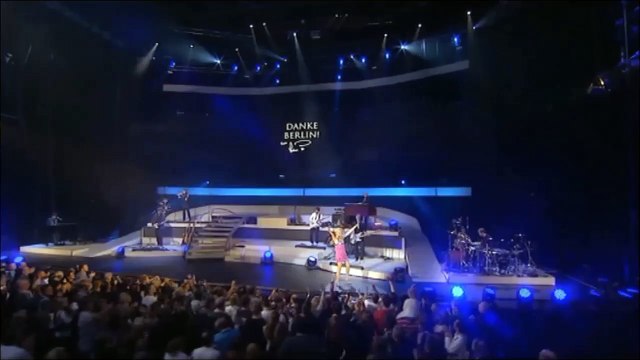 Helene Fischer – Du lässt mich sein, so wie ich bin – (Reprise) — (Live: From O2 World Berlin, Germany / 2010)