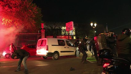 أكثر من 400 جريح في احتجاجات ضد رفع أسعار الوقود في فرنسا