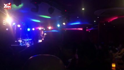 Nữ ca sĩ bị nổ túi ngực lần đầu hát trở lại sau sự cố