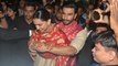 Ranveer Singh ने Deepika Padukone को Mumbai Airport पर भीड़ से बचाया; Watch Video | Boldsky