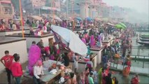 Devotees take holy dip in river Ganga on Prabodhini Ekadashi | OneIndia News