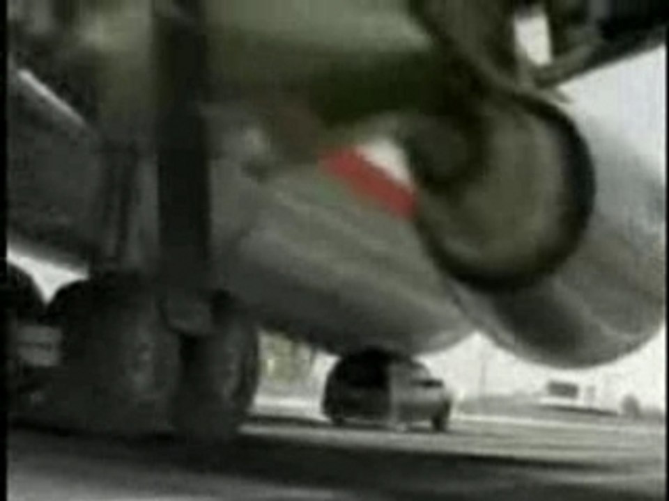 2008 betisier fou rire crash video accident 4x4 737 avion