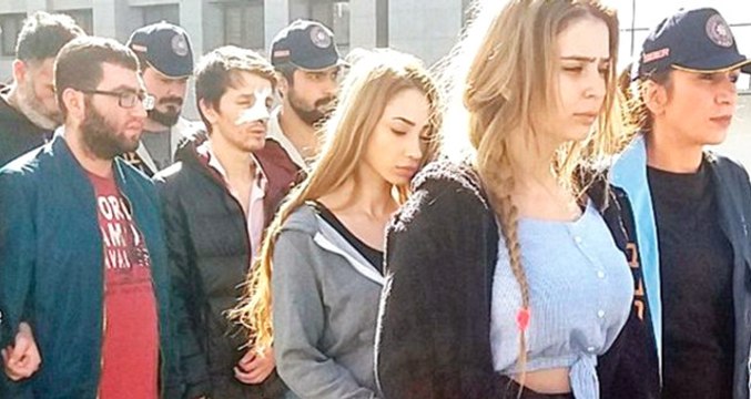 Çökertilen Instagram Çetesinin Ünlü Avlama Mesajları Ortaya Çıktı: Soranlara Öptüler Dersiniz