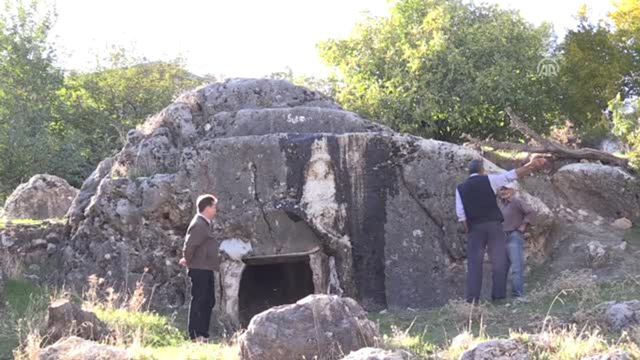 Adıyaman'da Roma Dönemine Ait Kaya Mezar Bulundu