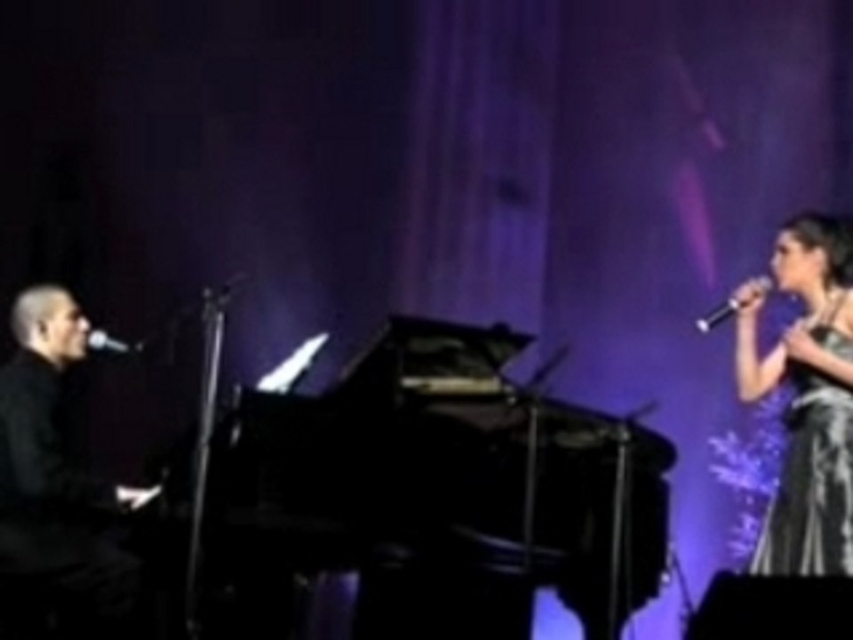 Camy en duo avec Michal aux Voix de Noel