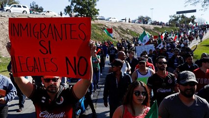 Tijuana: menekültek és tüntetők ezrei a mexikói-amerikai határon