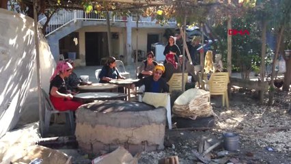 Mersin Kadınlar İmece Usulü Kışlık Ekmek Pişiriyor