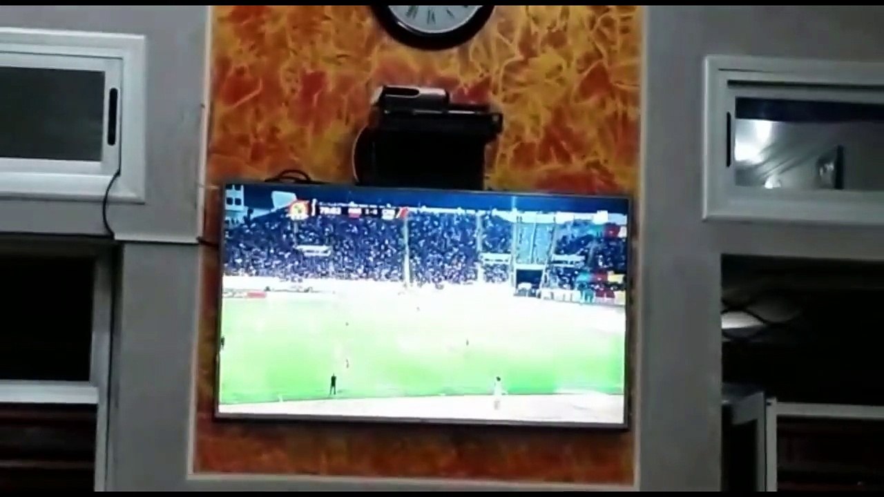 أجواء فوز المنتخب الوطني المغربي بعيون ساكنة مد...