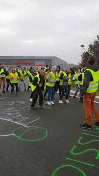 Les Gilets Jaunes dansent le « Tchic et Tchac »