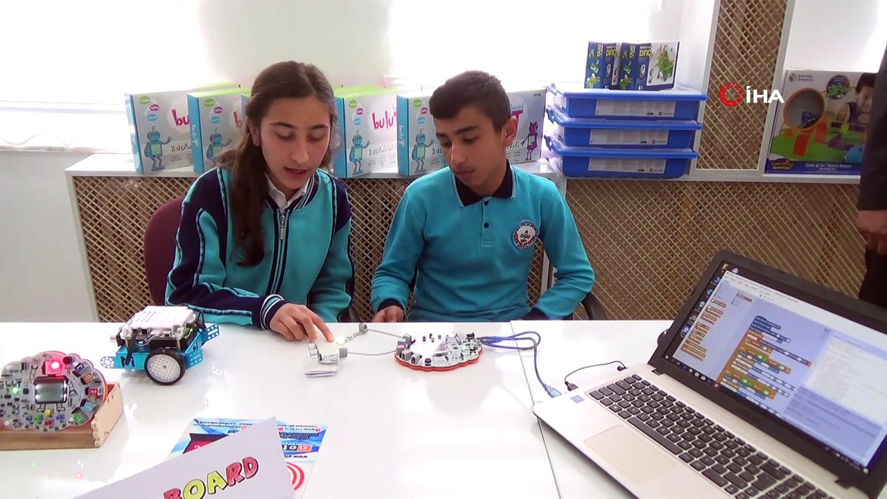 Köy okulunda robotik kodlama sınıfı açıldı