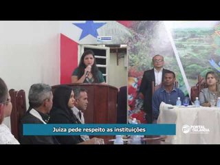 Juíza Dra. Aline fazendo uso da palavra cerimônia de diplomação