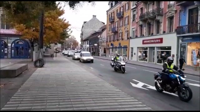 Franche-Comté Gilets jaunes L'opération escargot s'arrête devant le centre des impôts à Belfort