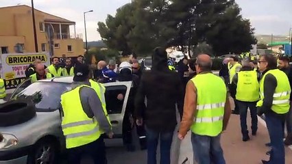 Gilets Jaunes, quand des automobilistes forcent les barrages