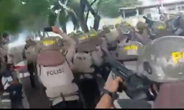 Terobos Bandara Babullah, Unjuk Rasa Mahasiswa Berakhir Ricuh