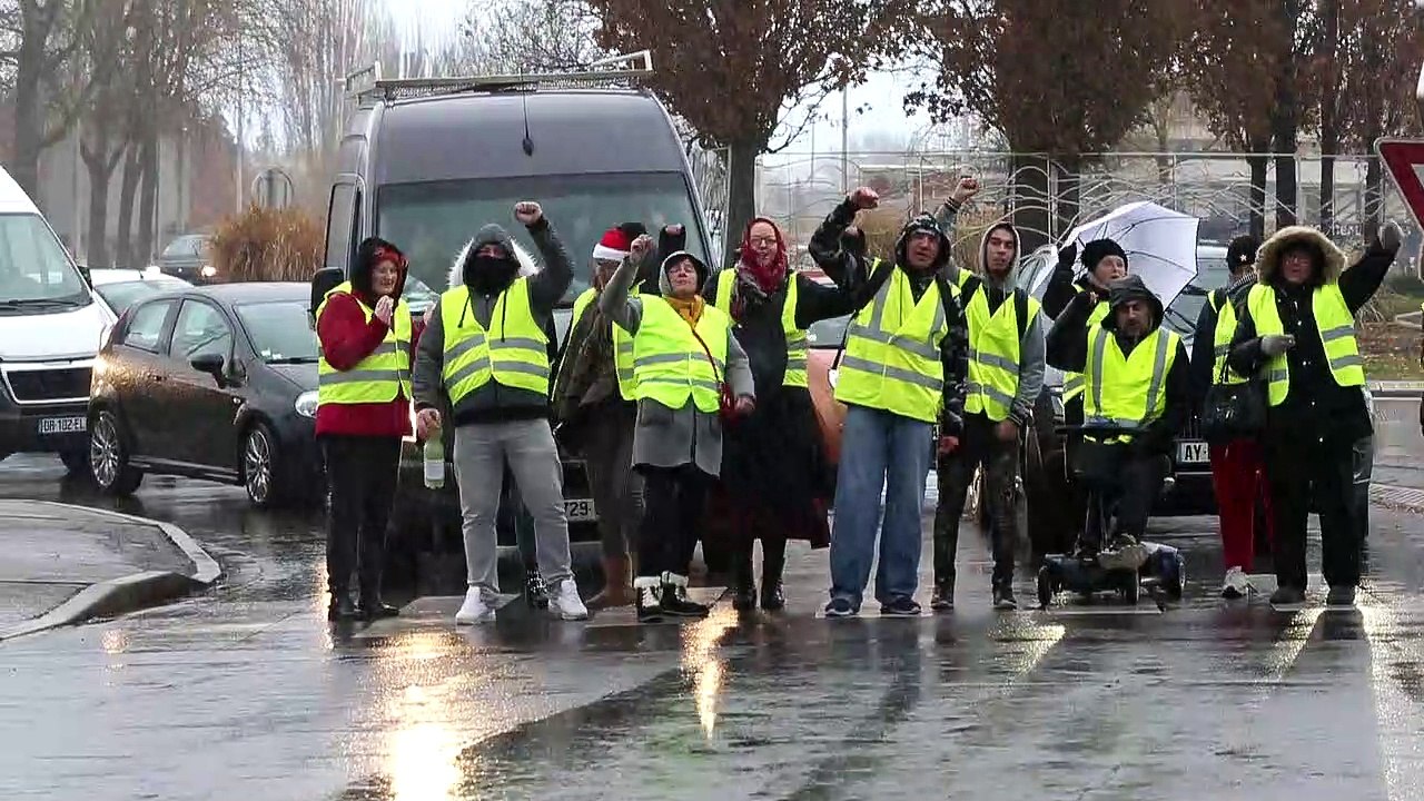 Blocage des gilets jaunes à Thionville au niveau de la zone du Linkling