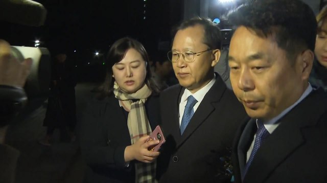 박병대, 검찰 조사 14시간 만에 귀가...대부분 혐의 부인 / YTN