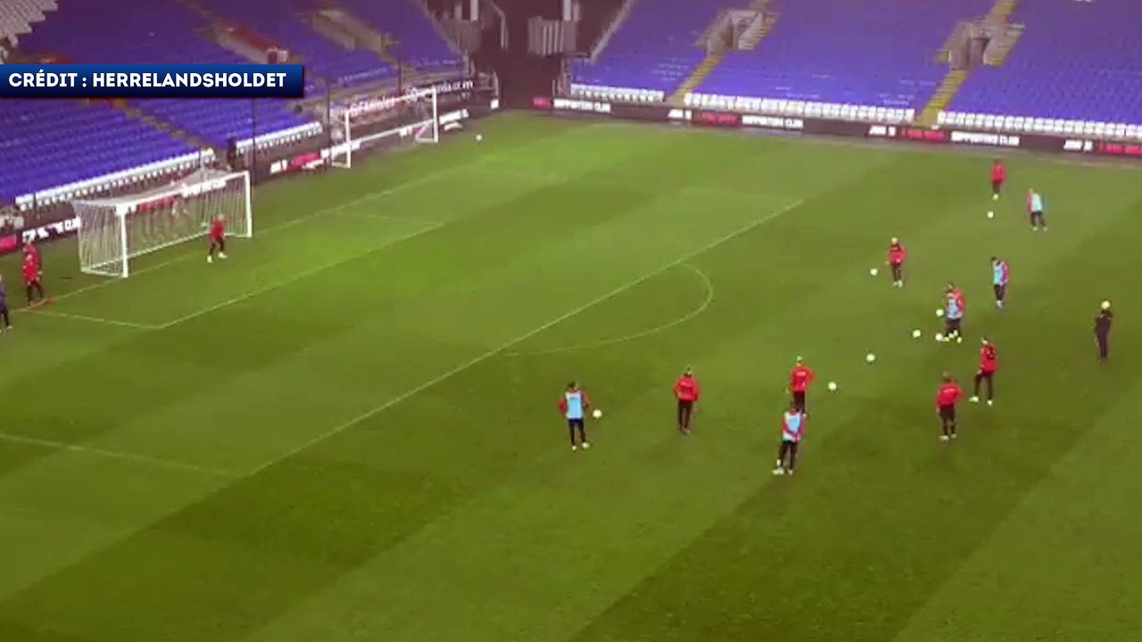La frappe tonitruante de Jannik Vestergaard face à Kasper Schmeichel