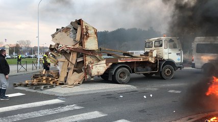 Pêcheurs et agriculteurs rejoignent le rond-point Eisenhower