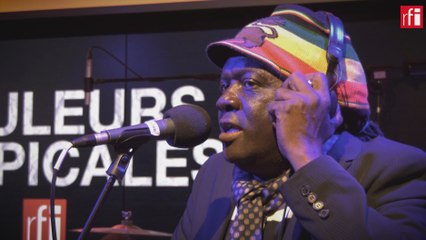 Serge Kassy interprète "Allo Duekoue" dans Couleurs Tropicales