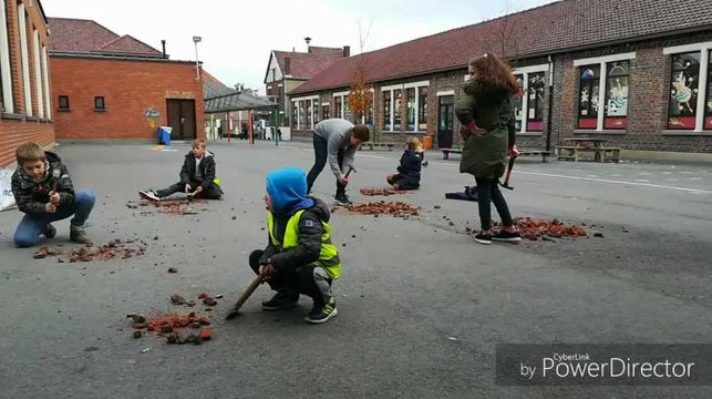 Mouscron : Les élèves de l'école Raymond Devos ont été esclaves le temps d'une matinée