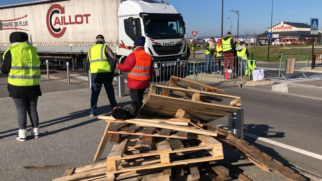 Gilets jaunes : deux barrages filtrants à Alençon