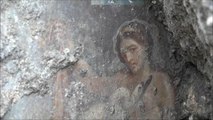 Pompei: l'ultima perla è una Leda col cigno, molto osé...