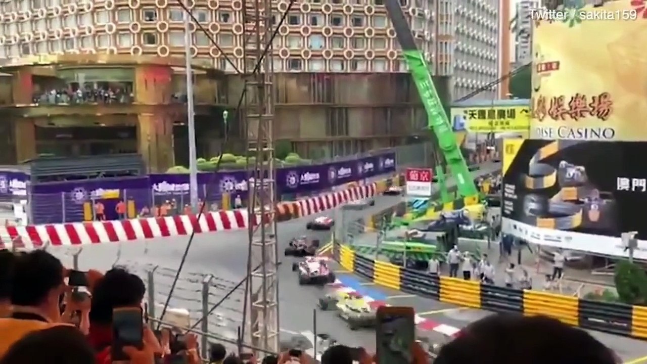 Cette voiture F1 s'envole au grand prix de Macau dans les gradins !