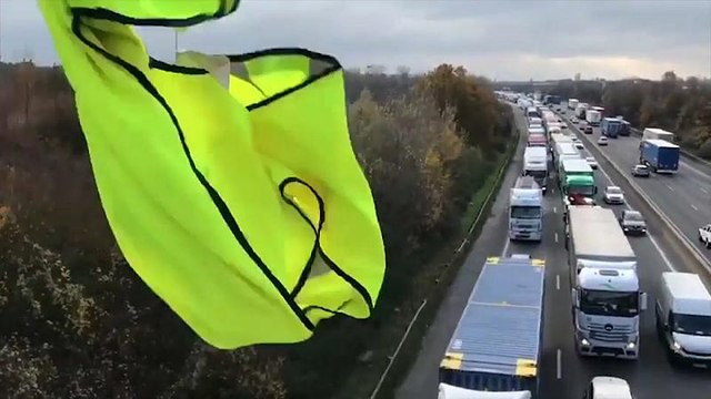 Жёлтые жилеты планируют блокировать Париж