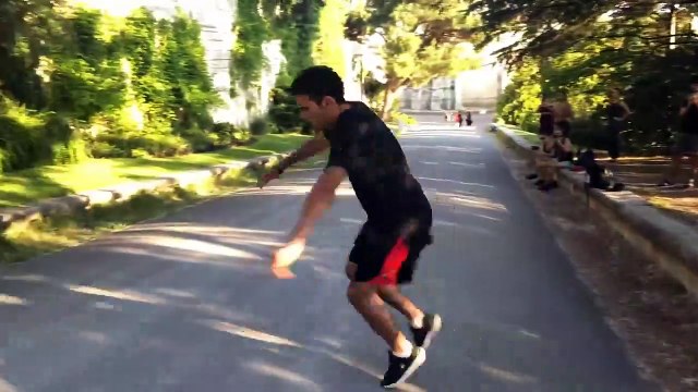 Il fait 29 backflips à une jambe d'affilé.. Fou