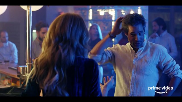 Tráiler serie Pequeñas coincidencias , dirigida y protagonizada por Javier Veiga. 7 de diciembre en Amazon.
