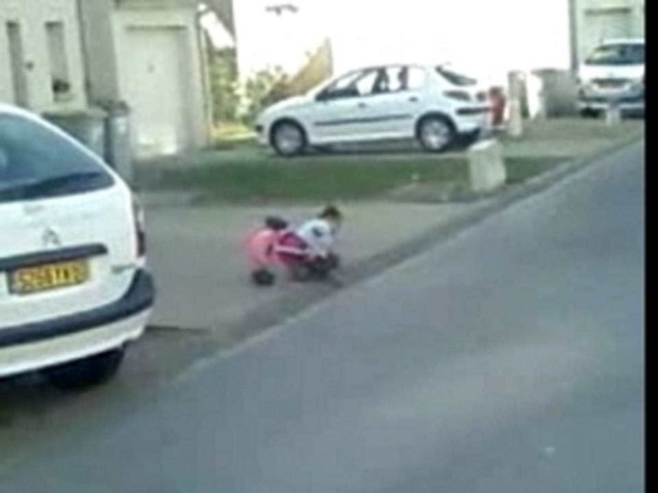 Tintin le cascadeur en tricycle