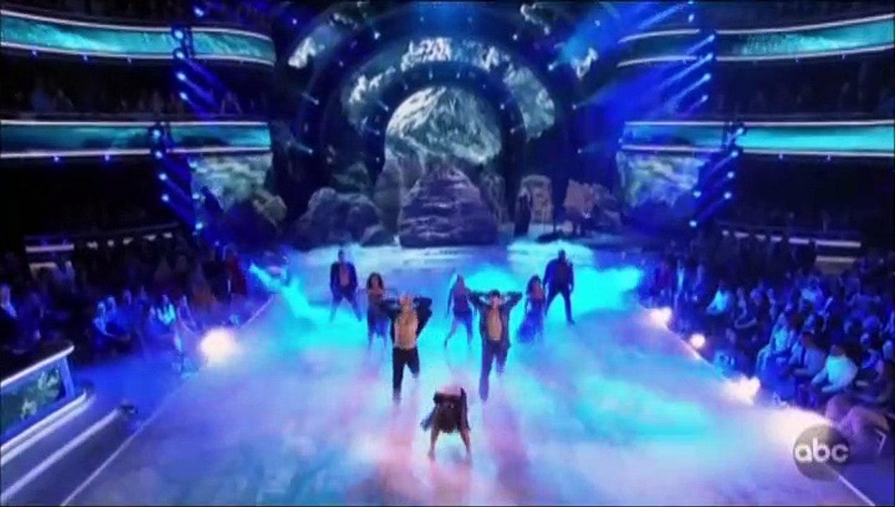 Alexis Ren & Alan Bersten - Freestyle