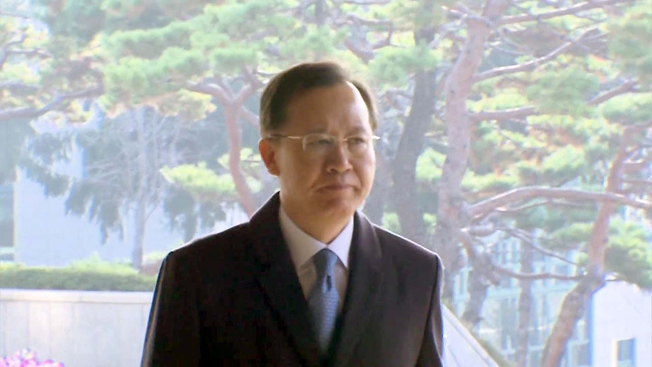 박병대 前 대법관 이틀째 소환..."혐의 대부분 부인" / YTN