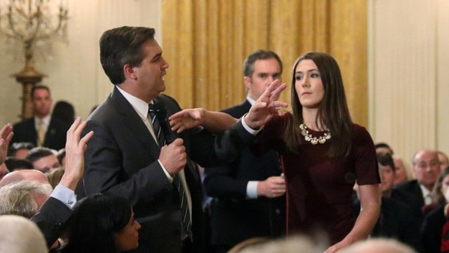 Trump'ın Tartıştığı Cnn Muhabirinin İptal Edilen Beyaz Saray'a Giriş Kartı İade Edildi