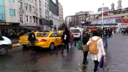 Taksim’de taksicilerin turist avı kamerada